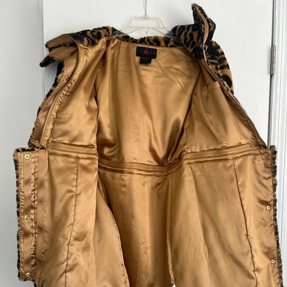 Nike Jordan Court-to-Runway Leopard Convertible 2-in-1 Faux Fur Jacket Sz Small - Picture 8 of 9